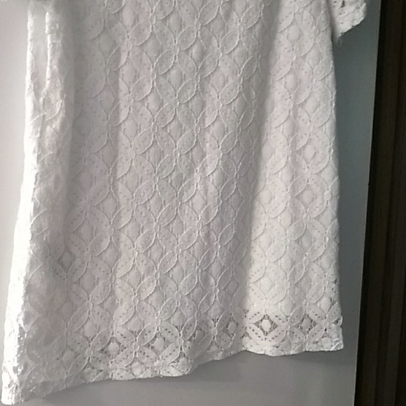 Beautiful lace overlay blouse!!! Excellent conditi - Picture 4 of 4